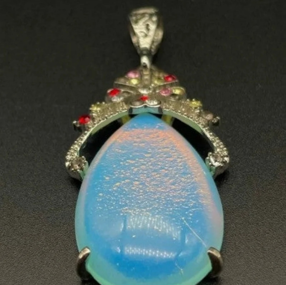 Moonstone pendent 1.5 in long